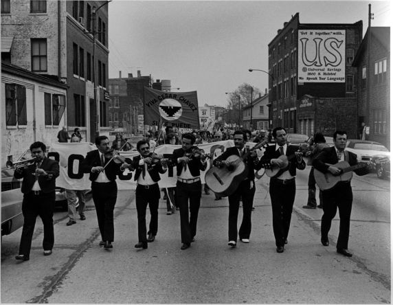 (3659) Demonstration, migrant workers, mariachi (3659) Demonstration, migrant workers, mariachi